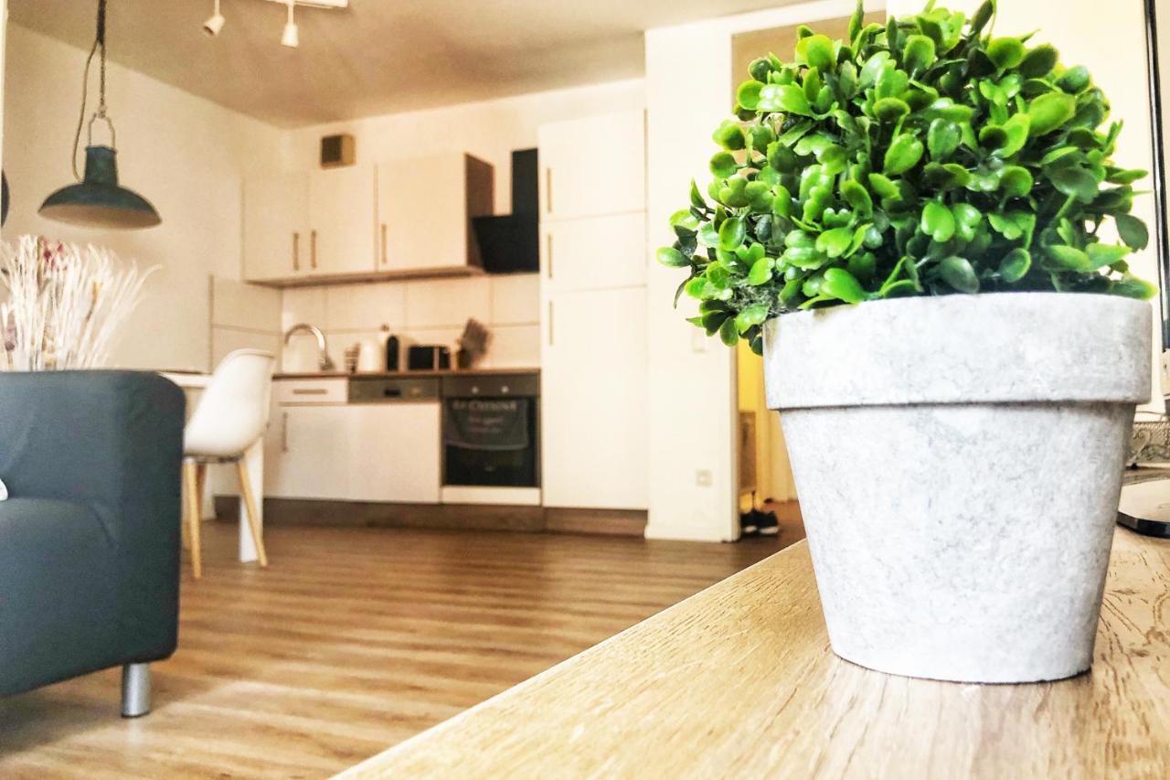 Gemuetliches Mit Balkon Und Tiefgaragenstellplatz Apartment *